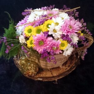 цветы, букет, плетеная кружка, цветы в кружке