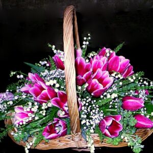 корзина цветов, тюльпаны